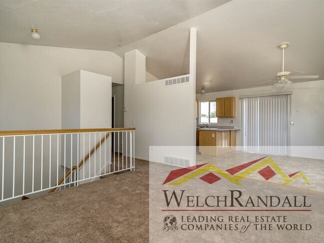 Building Photo - 5 Bedroom Riverdale Home.