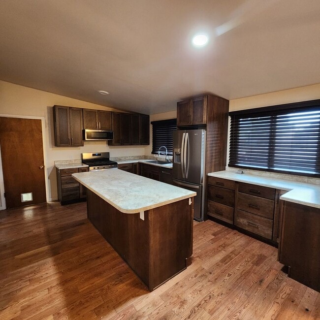 Building Photo - One Level Westside Ranch 4 bd, Single Garage