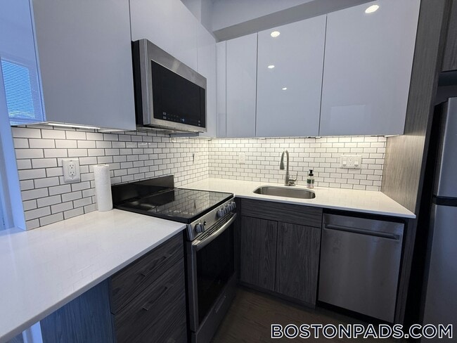 Building Photo - 11 Queensberry St