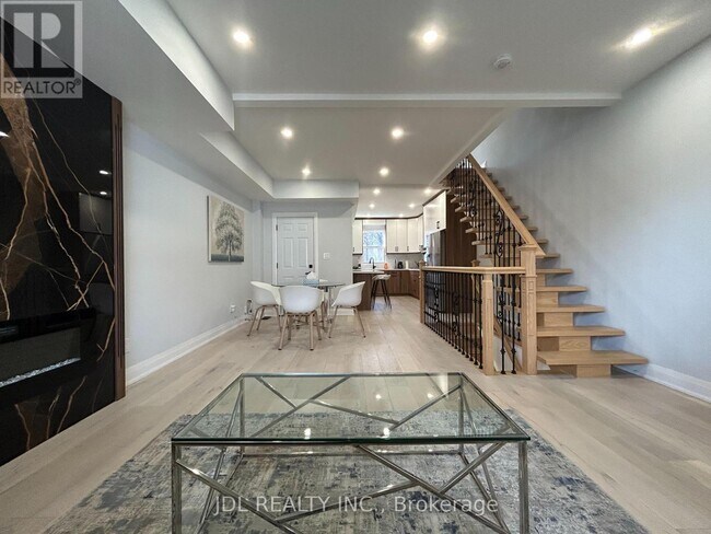 Building Photo - 18 Connaught Ave