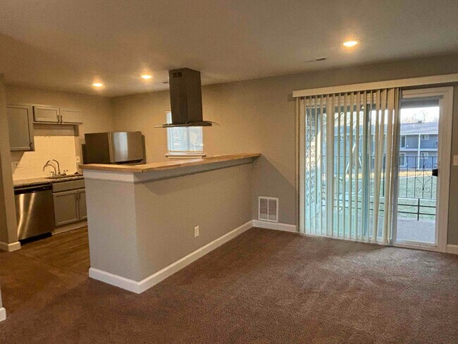Foto del edificio - 10324 E 63rd St