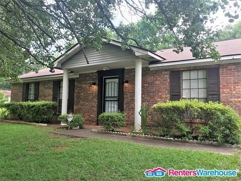 Primary Photo - Spacious 3 Bedroom Brick ranch in Lithonia!
