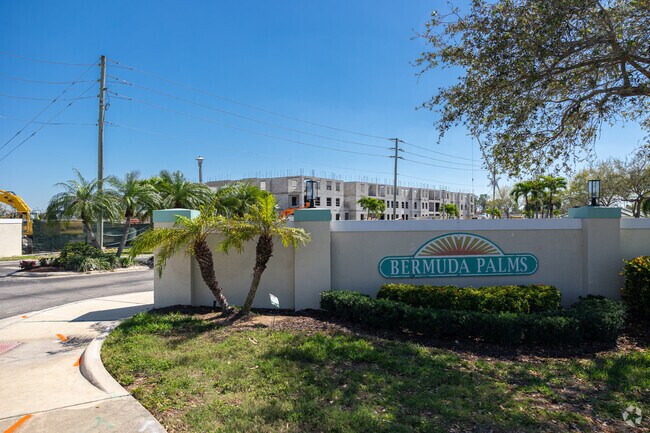 Building Photo - 4945 Cougar Ct S