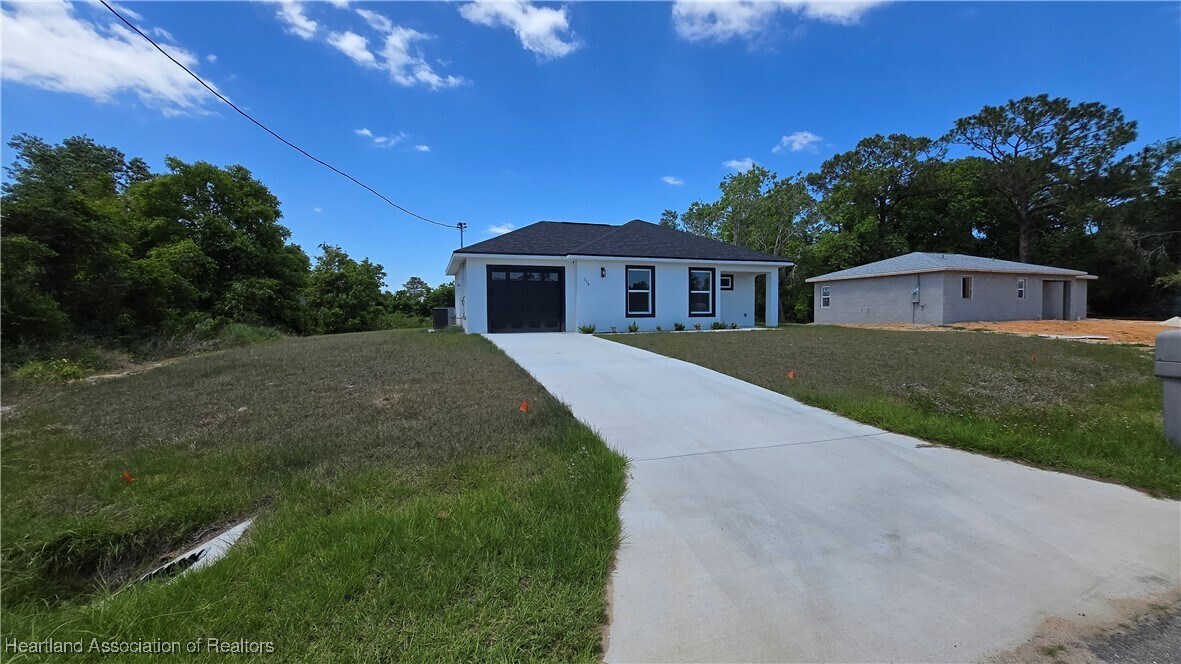 Foto principal - 339 E Waterway Ave NW