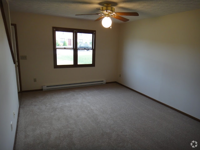 Building Photo - 1535 Hawk Cir