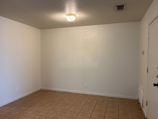 Building Photo - 2104 Schorn Dr