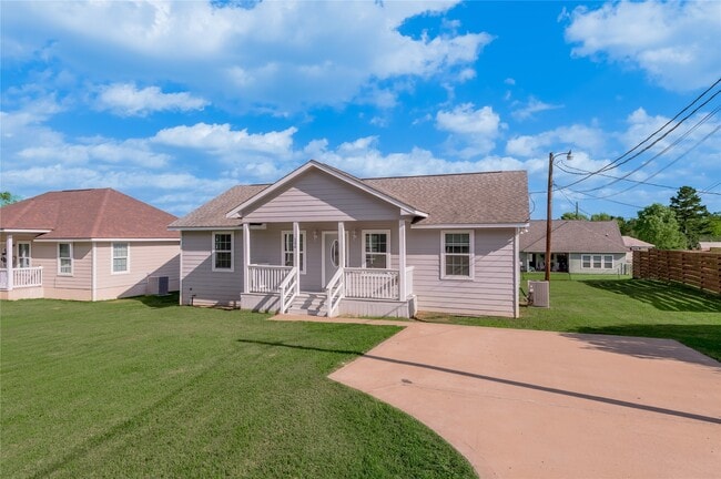 Building Photo - 100 Shorewood Dr