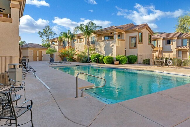 Building Photo - 2550 E River Rd