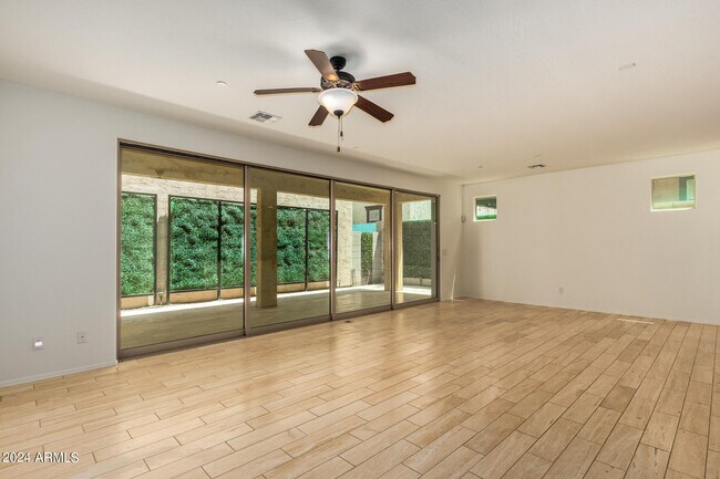 Building Photo - 4754 E Tierra Buena Ln
