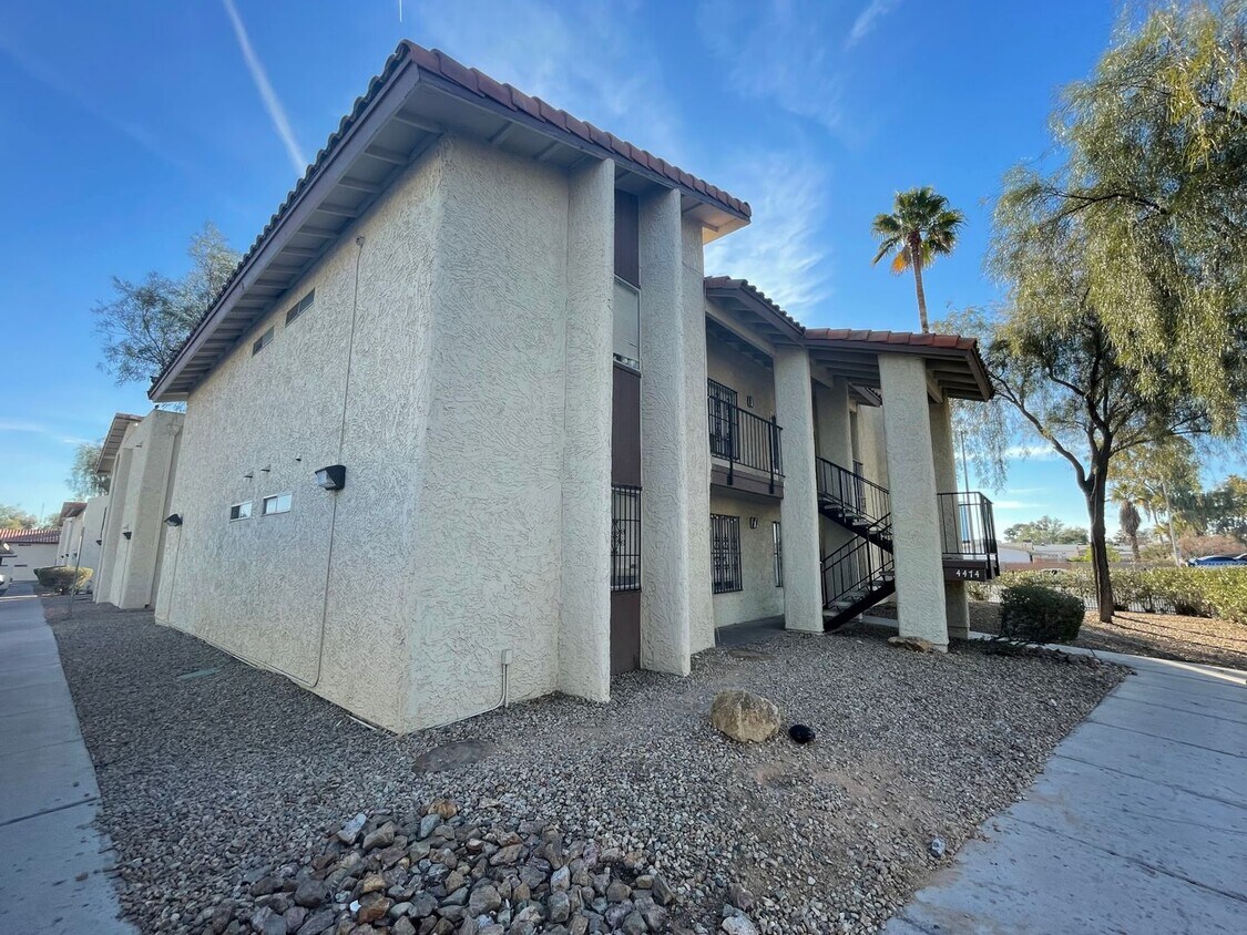 Foto principal - Cute 2bed/2bath Condo