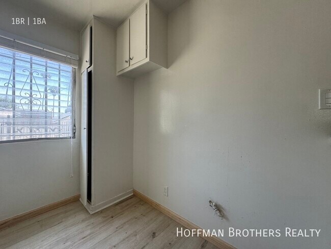 Building Photo - 1434 S Orange Dr