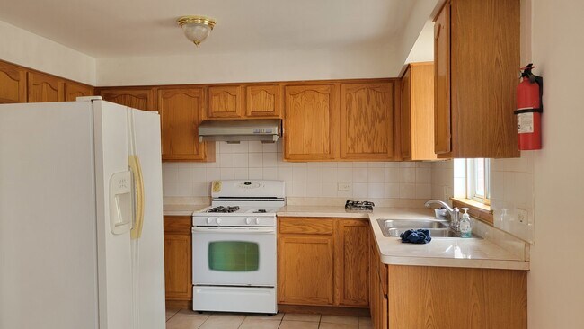 Building Photo - 1342 W 31st Pl