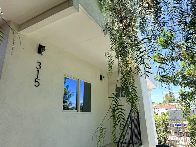 Building Photo - 315 N Alvarado St
