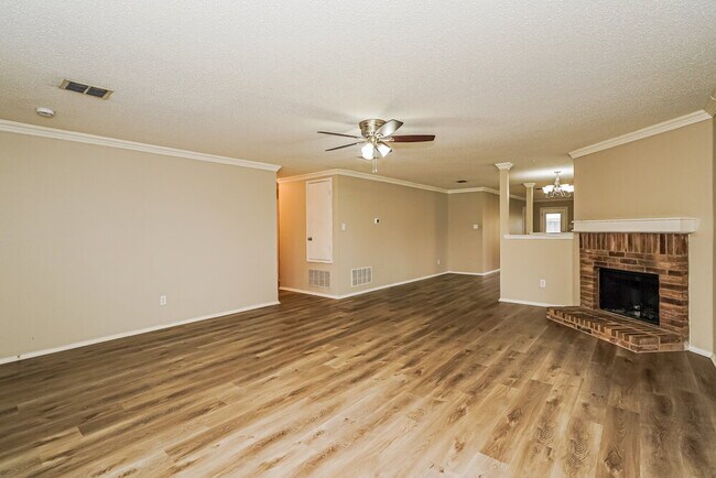 Foto del edificio - 2724 Woodlake Pkwy