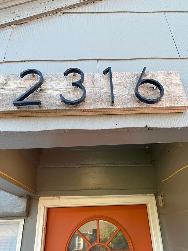 Building Photo - 2 bed/1 bath