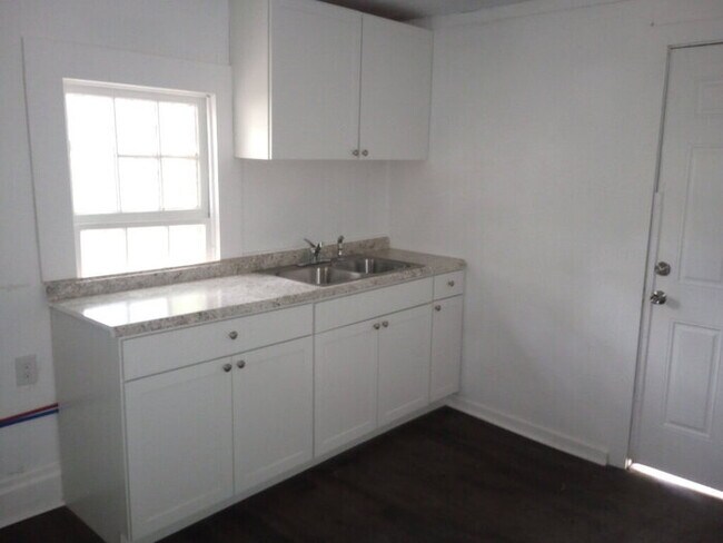 Foto del edificio - 1 Bedroom 1 Bath in Clinton, SC