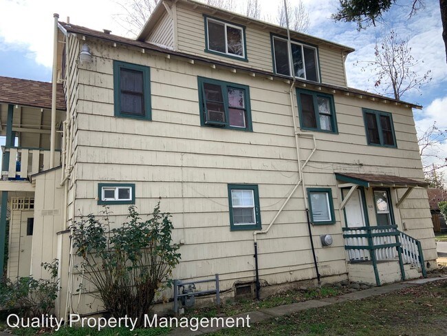 Building Photo - 420 N Grape St