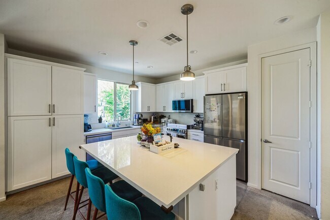 Foto del edificio - Scenic 3BR House in Oceanside