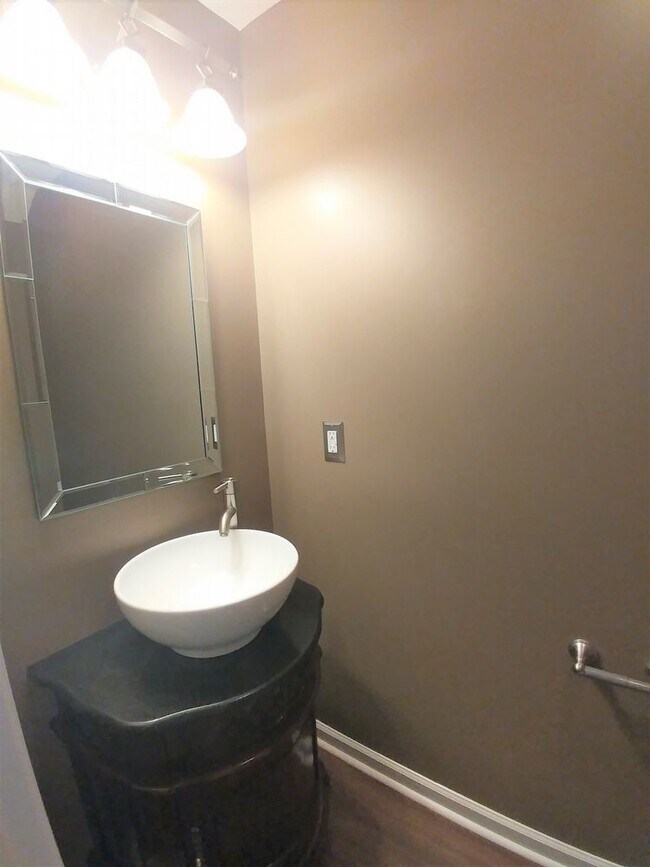 Foto del edificio - Nashboro Village townhouse w/ Community Pool.