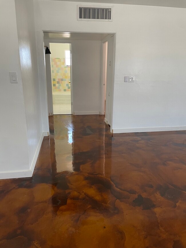 Foto del edificio - 1857 E Earll Dr