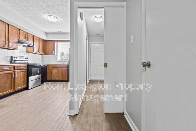 Building Photo - 1649 Foxhaven Dr