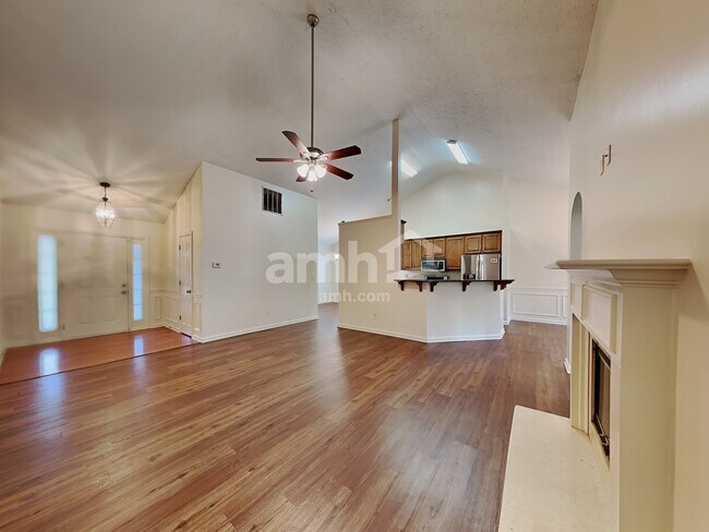Building Photo - 389 Sunderland Way