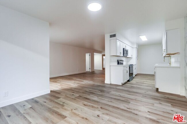 Foto del edificio - 435 N Oakhurst Dr