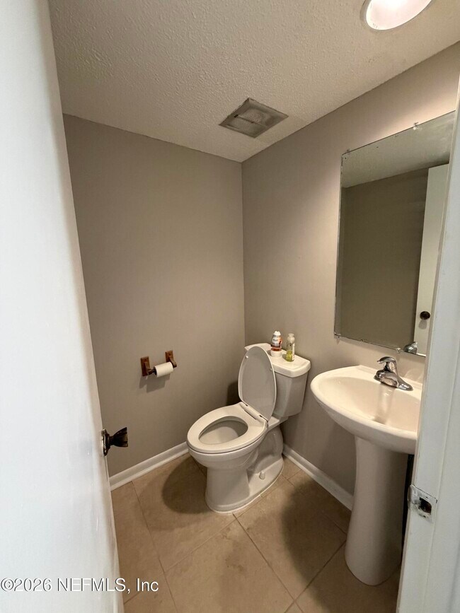Foto del edificio - 396 Regency Wood Dr