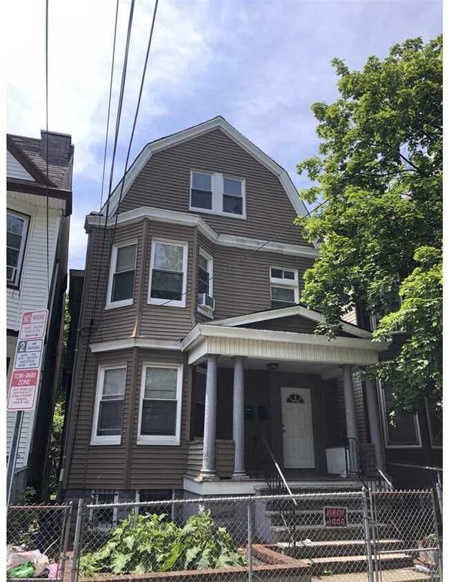 Primary Photo - 25 Fulton Ave