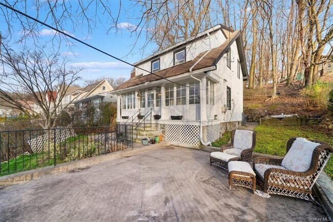 Building Photo - 740 Warburton Ave