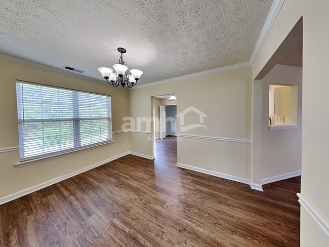 Building Photo - 891 Edgewood Ln
