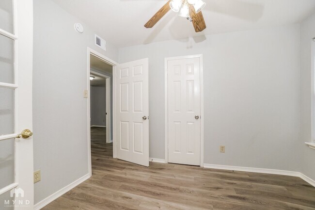 Foto del edificio - 9715 Courben Ln