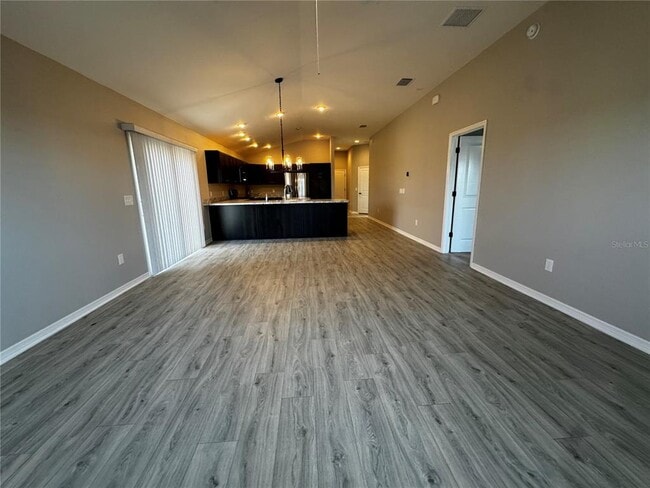 Foto del edificio - 5846 Bamboo Ave