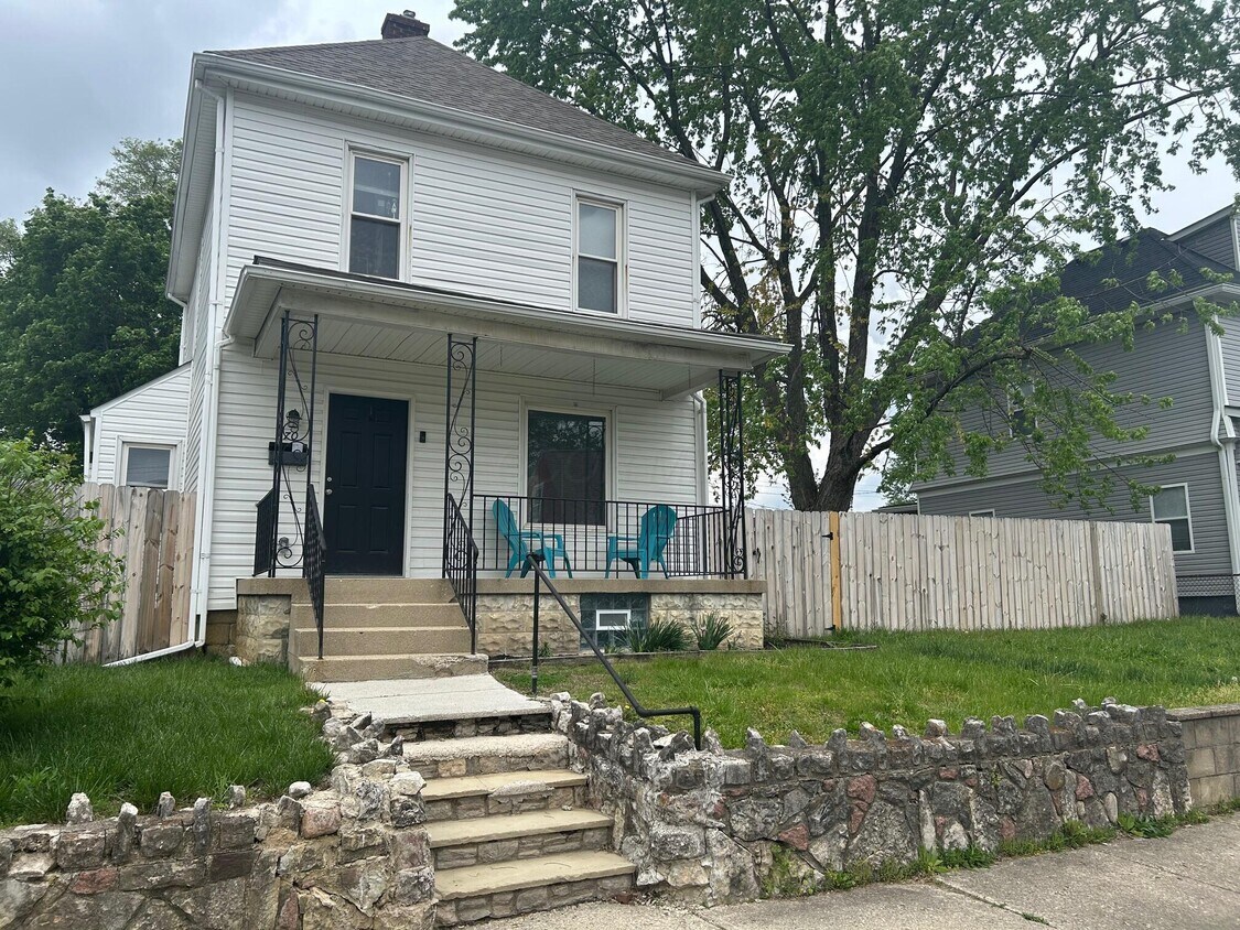 Foto principal - 770 Stewart Ave