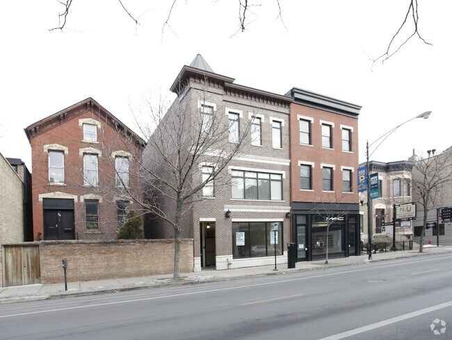 Building Photo - 912 W Armitage Ave