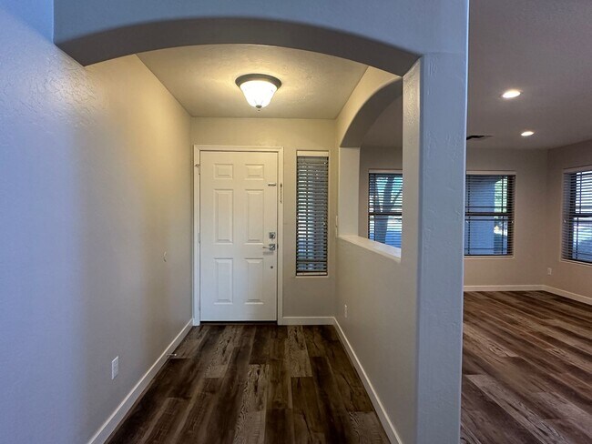 Foto del edificio - Cooper/Queen Creek. 4 bed, 2.5bath, 2677 s...