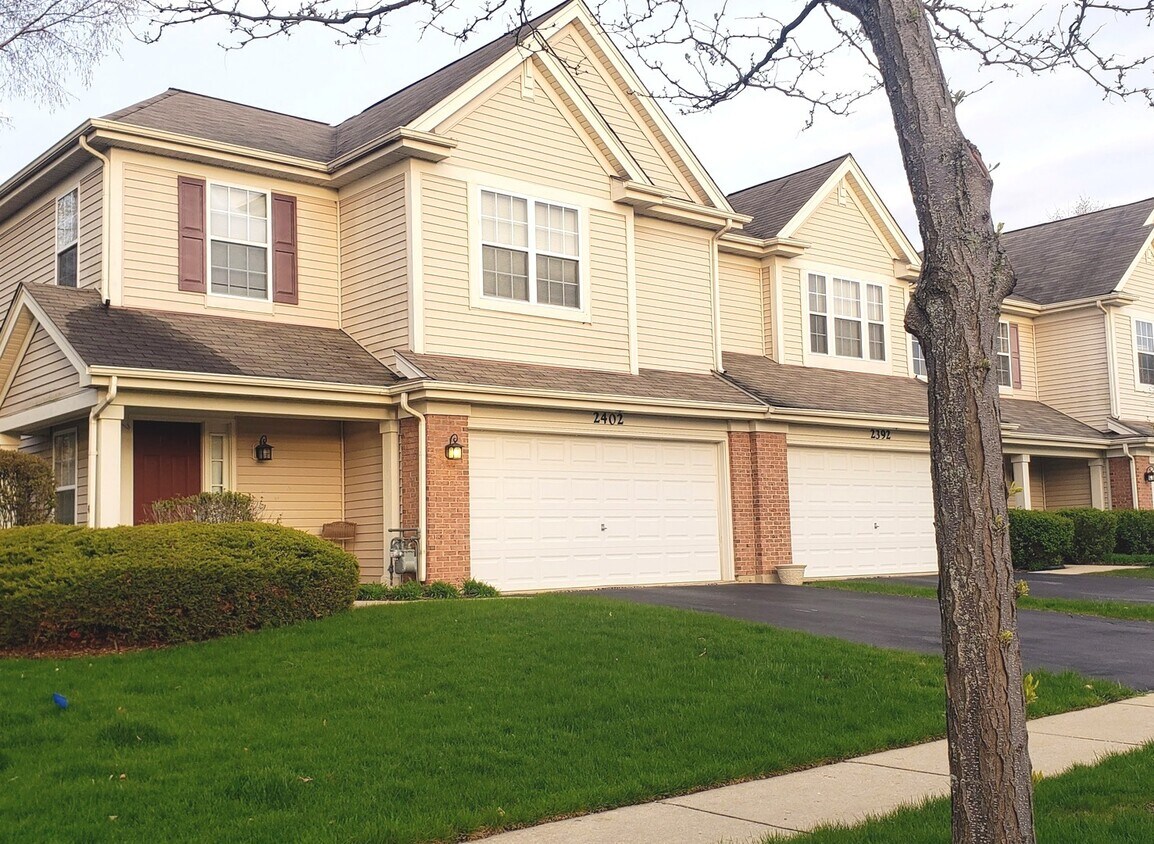 Primary Photo - 2402 Claremont Ln