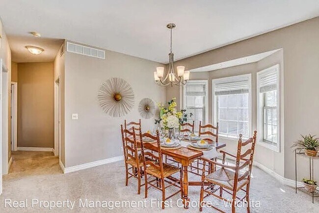 Building Photo - 4 br, 3 bath House - 622 N. Westchester Dr.