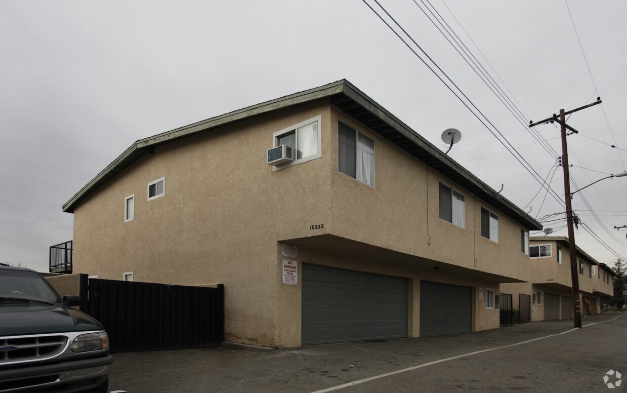 Building Photo - 10333 Amherst Ave