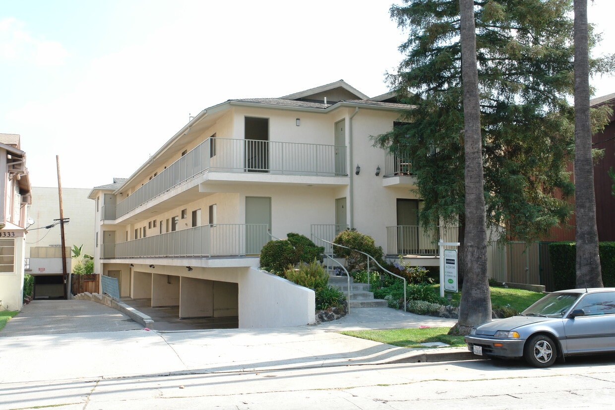 Foto del edificio - 14327 Dickens St