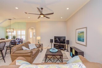 Building Photo - 15950 Cottage Ivy Cir