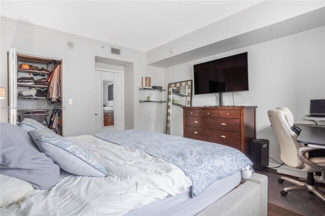 Foto del edificio - 335 S Biscayne Blvd