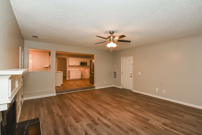 Building Photo - 3900 Majestic Way