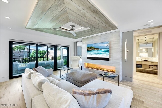 Building Photo - 295 5th Ave S