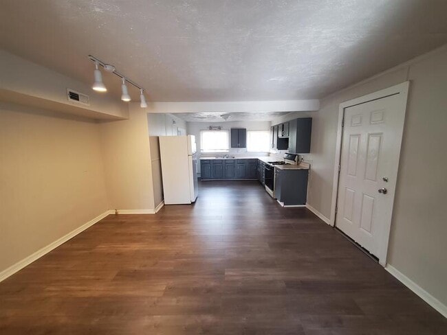 Building Photo - 1429 Vero Dr