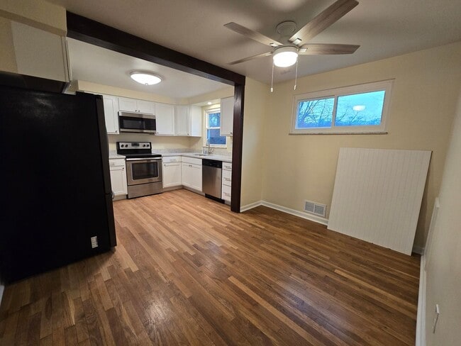 Building Photo - 2 Bedroom Home - Plum School District - Available February!