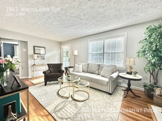 Foto del edificio - 2843 Woodlawn Ave