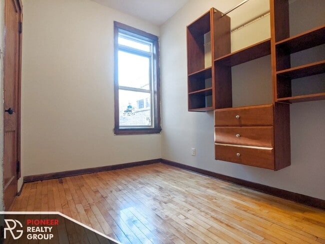 Building Photo - 1424 N Maplewood Ave