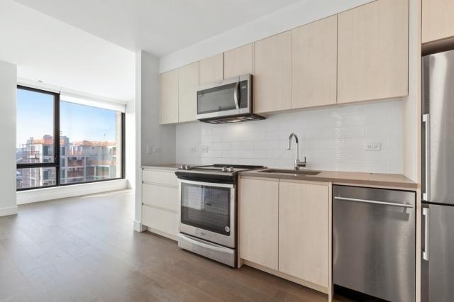 Foto del edificio - 2 bedroom in LONG ISLAND CITY NY 11101