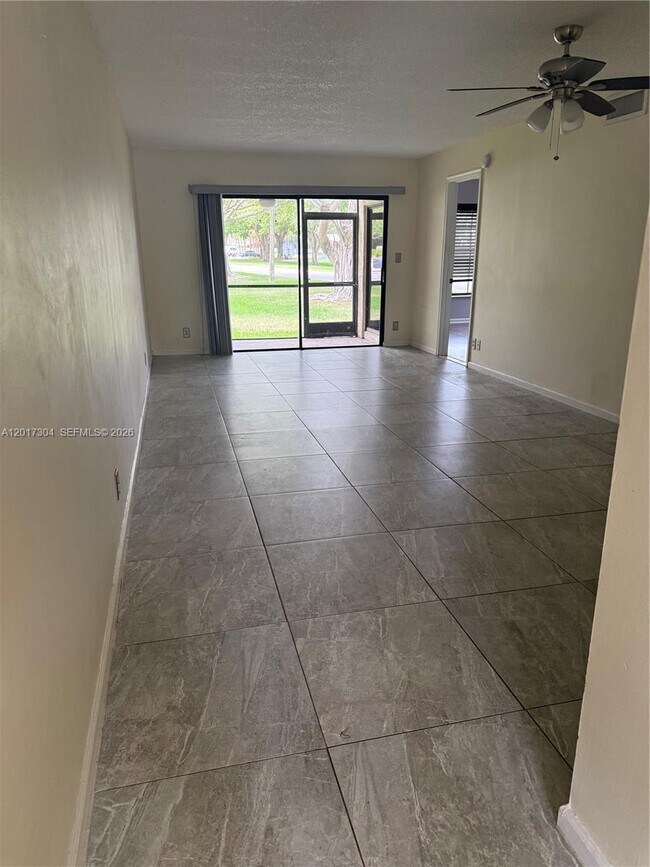 Foto del edificio - 301 Olivewood Pl